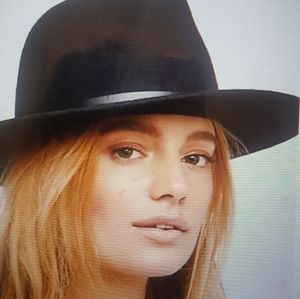 Pigalle Black Felt Hat.